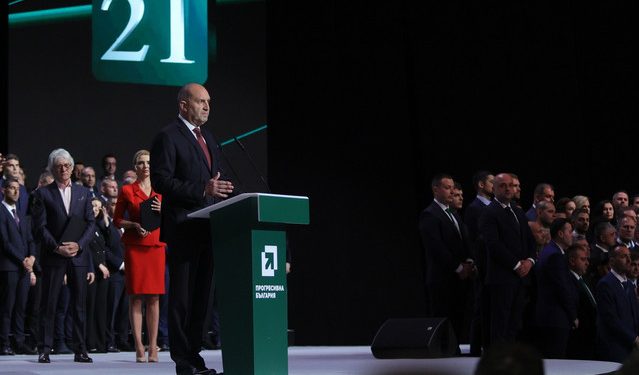 Στις-κάλπες-σήμερα-οι-Βούλγαροι-–-Φαβορί-των-βουλευτικών-εκλογών-ο-φιλορώσος-πρώην-πρόεδρος-Ρούμεν-Ράντεφ