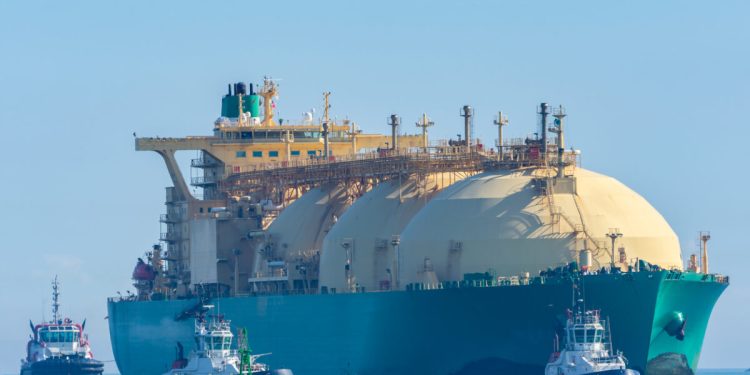 Δεξαμενόπλοια-lng-εγκλωβισμένα-στα-Στενά-του-Ορμούζ,-έκαναν-αναστροφή-μετά-το-νέο-κλείσιμο