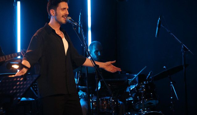 Έχεις-ακούσει-σε-live-bjork-μαζί-με-Άκη-Πάνου;-Αν-όχι,-θα-το-ζήσεις-στον-Σταυρό-του-Νότου-με-τον-Απόστολο-Κίτσο