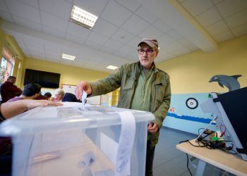 Βουλγαρία:-Άνοιξαν-οι-κάλπες-–-Φαβορί-ο-πρώην-πρόεδρος,-Ρούμεν-Ράντεφ