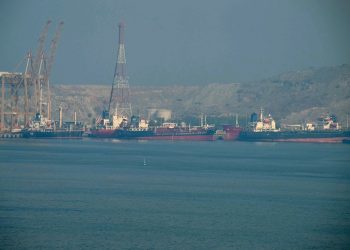 Από-την-αισιοδοξία-στην-νέα-κλιμάκωση:-Το-24ωρο-των-ανατροπών-στα-Στενά-του-Ορμούζ