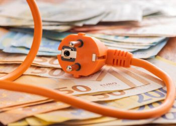 Δυναμικά-τιμολόγια-ρεύματος:-Πώς-η-ώρα-κατανάλωσης-αλλάζει-τον-λογαριασμό-ηλεκτρικής-ενέργειας-για-χιλιάδες-νοικοκυριά