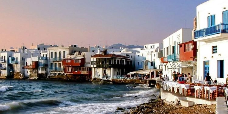 Πιο-ακριβή-η-Αλόννησος-από-τη-Μύκονο-τον-Δεκαπενταύγουστο-–-Η-μεγάλη-ανατροπή-στις-τιμές-διαμονής