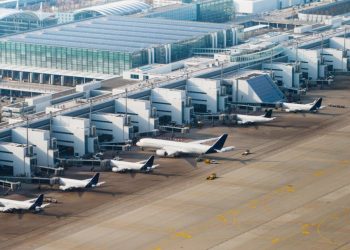 Οι-αεροπορικές-εταιρείες-κόβουν-ταξίδια-και-καθηλώνουν-πτήσεις-για-να-αντιμετωπίσουν-την-εκτόξευση-του-κόστους-καυσίμων