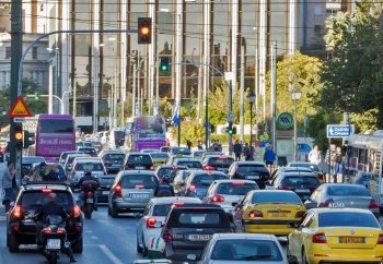 Βενζίνη-–-diesel-οχήματα:-Πρέπει-να-ανησυχούν-οι-5,5-εκατομμύρια-κάτοχοί-τους;