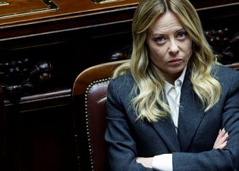 Ακροβατώντας-μεταξύ-Τραμπ-και-πολιτικής-φθοράς-–-Η-Τζόρτζια-Μελόνι-με-την-πλάτη-στον-τοίχο