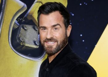 Ο-Τζάστιν-Θερού-έγινε-πατέρας,-το-στιγμιότυπο-με-τον-γιο-του-στην-αγκαλιά-του