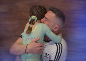 Στα-βήματα-των-γονιών-της,-η-κόρη-του-Λευτέρη-Πετρούνια-και-της-Βασιλικής-Μιλλούση-ξεχωρίζει-στην-ενόργανη