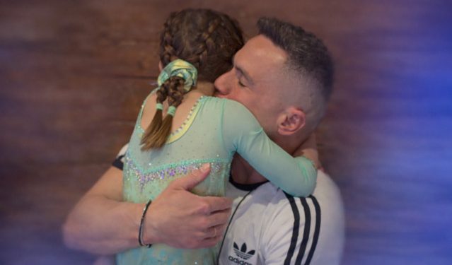 Στα-βήματα-των-γονιών-της,-η-κόρη-του-Λευτέρη-Πετρούνια-και-της-Βασιλικής-Μιλλούση-ξεχωρίζει-στην-ενόργανη