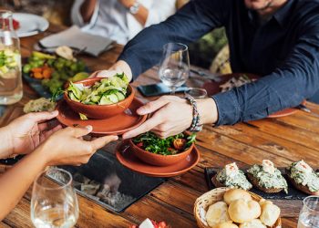 Οι-κινήσεις-που-θα-σε-βοηθήσουν-να-μην-ξεφύγεις-το-Πάσχα