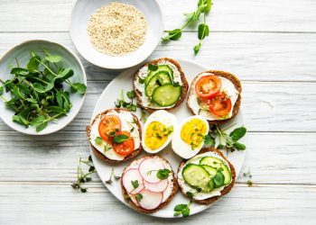 Τα-7-καλύτερα-σνακ-υψηλής-περιεκτικότητας-σε-πρωτεΐνες-για-άτομα-με-υψηλό-σάκχαρο