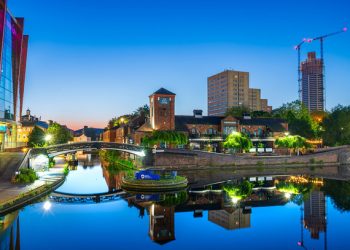 Μπέρμιγχαμ:-Το-ταξίδι-στην-πόλη-του-Όζι-Όσμπορν-και-του-«Τόμι-Σέλμπι»-είναι-άλλη-εμπειρία