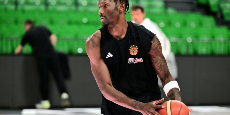 Μίνι-απόδραση-του-Χέις-Ντέιβις-στην-Σαντορίνη-(pic)