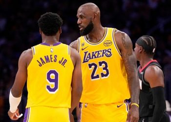 Λέικερς-–-Ρόκετς-107-98:-Πρεμιέρα-με-το…-δεξί-για-τον-ΛεΜπρόν-και-την-παρέα-του-στα-playoffs-(vids)