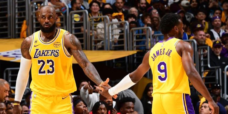 Λεμπρόν:-«Ήμουν-στο-παρκέ-με-τον-γιο-μου-σε-αγώνα-play-off,-το-πιο-τρελό-πράγμα-της-καριέρας-μου»