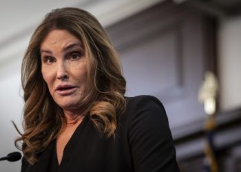 Έκκληση-της-Κέιτλιν-Τζένερ-στον-Τραμπ-για-τα-έγγραφα-ταυτοποίησης-των-διεμφυλικών-ατόμων:-«Δεν-μπορώ-να-ταξιδέψω»