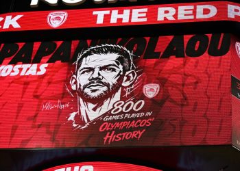 Ο-Κώστας-Παπανικολάου-έφθασε-τις-800-συμμετοχές-με-τη-φανέλα-του-Ολυμπιακού