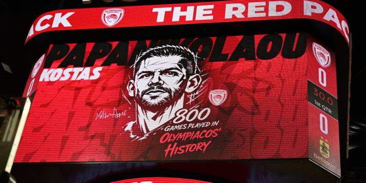 Ο-Κώστας-Παπανικολάου-έφθασε-τις-800-συμμετοχές-με-τη-φανέλα-του-Ολυμπιακού