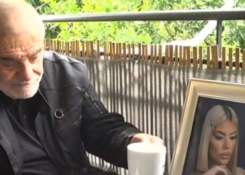 «Τη-συμβούλευα,-την-καμάρωνα,-δεν-μπορώ-να-το-αντέξω»:-Ράκος-ο-πατέρας-της-Μυρτώς-μετά-το-τρισάγιο-στην-Κεφαλονιά