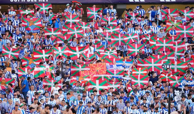 Ισπανία:-Φίλαθλος-της-Μπιλμπάο-με-φανέλα-Σοσιεδάδ-έμεινε-έξω-από-το-γήπεδο-για-χάρη-της-γυναίκας-και-της-κόρης-του!