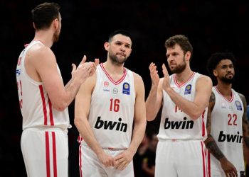 Ολυμπιακός:-Ο-Παπανικολάου-συνεχίζει-να-γράφει-ιστορία-Έφτασε-τα-800-παιχνίδια-με-τους-«ερυθρόλευκους»