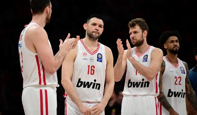 Ολυμπιακός:-Ο-Παπανικολάου-συνεχίζει-να-γράφει-ιστορία-Έφτασε-τα-800-παιχνίδια-με-τους-«ερυθρόλευκους»