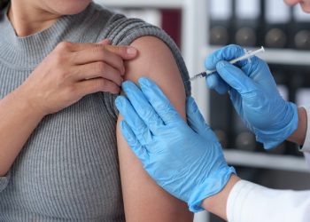 Ευρωπαϊκή-Εβδομάδα-Εμβολιασμού:-Ασπίδα-προστασίας-απέναντι-σε-ασθένειες-και-καρκίνους-–-Τα-βήματα-προόδου-και-οι-προκλήσεις