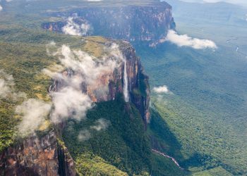 Ο-«βασιλιάς»-των-καταρρακτών-βρίσκεται-στη-Βενεζουέλα-και-κόβει-την-ανάσα