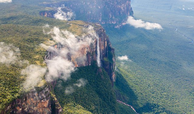 Ο-«βασιλιάς»-των-καταρρακτών-βρίσκεται-στη-Βενεζουέλα-και-κόβει-την-ανάσα