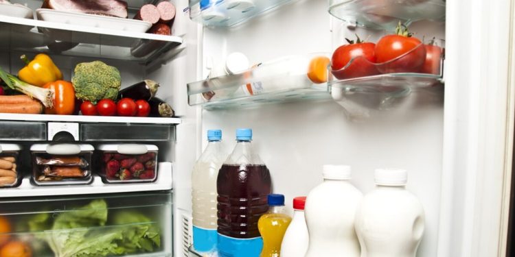Το-λάθος-που-κάνουμε-όλοι-με-το-ψυγείο:-Γιατί-δεν-πρέπει-να-βάζετε-το-βούτυρο-στην-πόρτα-–-Ποιο-είναι-το-σωστό-σημείο-αποθήκευσης-για-μεγαλύτερη-διάρκεια-ζωής