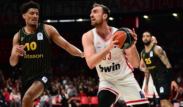 Με-φοβερή-εμφάνιση-στο-2ο-ημίχρονο-ο-Ολυμπιακός-92-81-τον-Άρη-στο-ΣΕΦ,-βίντεο