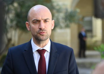 Γαλλία:-Οι-δηλώσεις-Τραμπ-εναντίον-του-πάπα-δεν-είναι-«αποδεκτές»