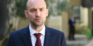 Γαλλία:-Οι-δηλώσεις-Τραμπ-εναντίον-του-πάπα-δεν-είναι-«αποδεκτές»