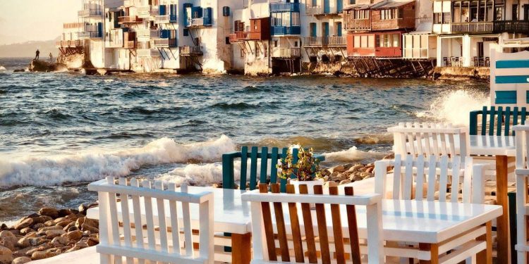 Πιο-ακριβή-η-Αλόννησος-από-τη-Μύκονο-τον-Δεκαπενταύγουστο-–-Η-μεγάλη-ανατροπή-στις-τιμές-διαμονής