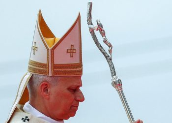 Πάπας-Λέων:-«Να-σιγάσουν-τα-όπλα»,-απηύθυνε-έκκληση-και-κατέκρινε-την-κλιμάκωση-του-πολέμου-στην-Ουκρανία