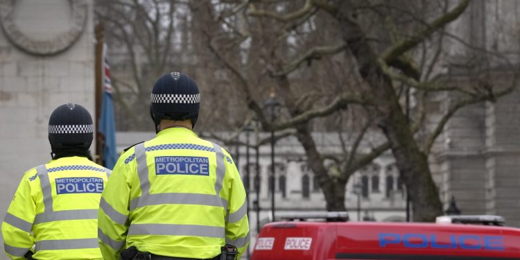 Νέα-επίθεση-σε-συναγωγή-στο-βορειοδυτικό-Λονδίνο-–-«Αυξάνεται-η-βία»,-προειδοποιεί-ο-Αρχιραβίνος