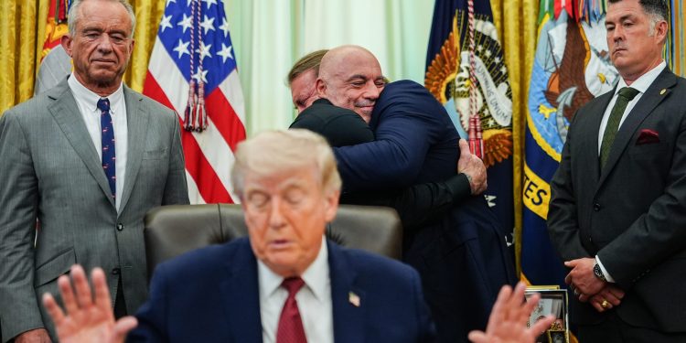 live:-Τέλος-ο-«καλός»-Τραμπ!-Δίνει-μια-«τελευταία-ευκαιρία»-και-απειλεί-να-ανατινάξει-όλο-το-Ιράν-αν-δεν-δεχτεί-τη-«δίκαιη-συμφωνία»-που-προσφέρει