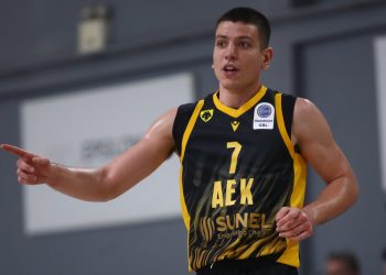 “eκτελεστής”-Φλιώνης-έδωσε-την-νίκη-στην-ΑΕΚ-και-έβαλε-σε-δύσκολη-θέση-τον-Πανιώνιο