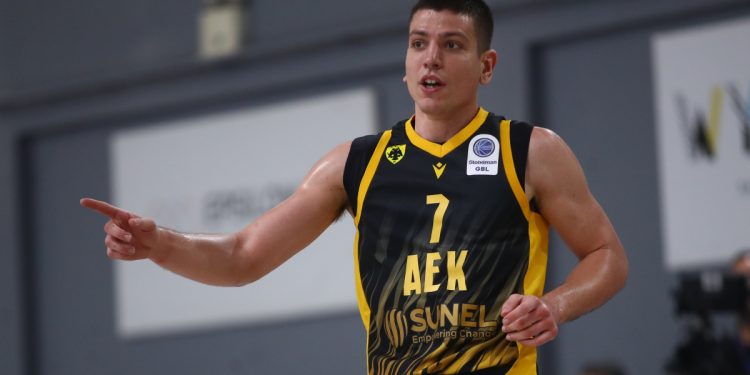 “eκτελεστής”-Φλιώνης-έδωσε-την-νίκη-στην-ΑΕΚ-και-έβαλε-σε-δύσκολη-θέση-τον-Πανιώνιο