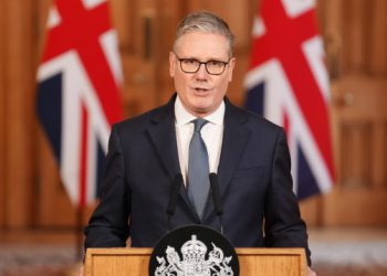 Διπλωματική-πίεση,-οικονομικές-κυρώσεις,-μέτρα-για-τη-ναυσιπλοΐα:-Η-Βρετανία-παίρνει-ξεκάθαρες-αποστάσεις-από-τον-πόλεμο-Τραμπ-στο-Ιράν