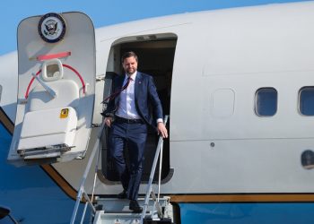 Με-επικεφαλής-τον-Τζέι-Ντι-Βανς-η-αντιπροσωπεία-των-ΗΠΑ-στο-Ισλαμαμπάντ-–-«Αγκάθι»-για-το-Ιράν-ο-ναυτικός-αποκλεισμός