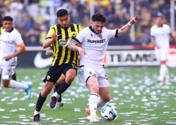 ΑΕΚ-–-ΠΑΟΚ:-1-0-στο-36′-με-αυτογκόλ-του-Κεντζιόρα