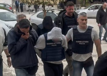 Οργή-και-θλίψη-στην-Κεφαλονιά-για-τον-θάνατο-της-Μυρτώς-–-Στο-μικροσκόπιο-ψηφιακά-ίχνη,-καταθέσεις-και-ο-ρόλος-του-66χρονου-που-της-έστειλε-χρήματα