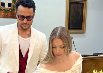 Ο-τραγουδιστής-Κωνσταντίνος-Φραντζής-παντρεύτηκε-την-αγαπημένη-του-πριν-γίνουν-γονείς