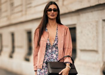 Το-v-ντεκολτέ:-Η-λεπτομέρεια-που-μεταμορφώνει-κάθε-φόρεμα-και-αναδεικνύει-τη-σιλουέτα-σας