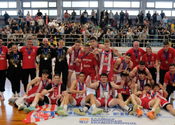 Πρωταθλητές-Ελλάδας-οι-Έφηβοι-του-Ολυμπιακού