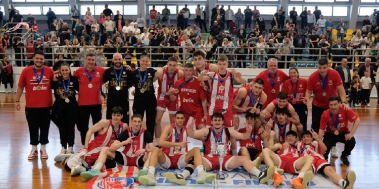 Πρωταθλητές-Ελλάδας-οι-Έφηβοι-του-Ολυμπιακού