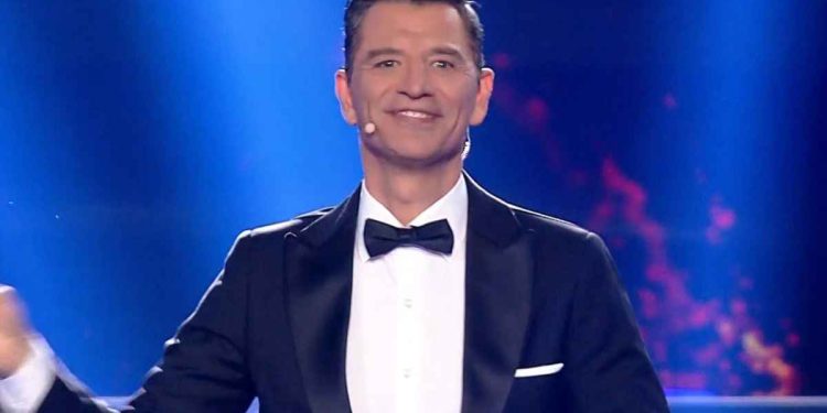 Σάκης-Ρουβάς:-Τι-είπε-στην-πρεμιέρα-του-«yfsf»