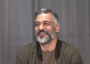 Στέλιος-Κρητικός:-Η-άγνωστη-ιστορία-για-την-πρώτη-του-γνωριμία-με-τον-Γιώργο-Νταλάρα-–-Γιατί-«ζητούσε-την-αστυνομία»