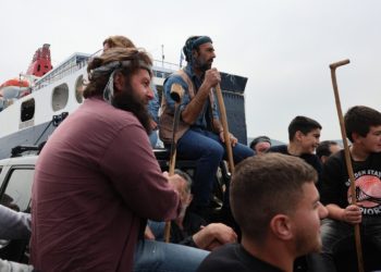 Μυτιλήνη:-Για-6η-ημέρα-μπλοκάρουν-το-λιμάνι-οι-κτηνοτρόφοι-–-Συνεχίζουν-τις-κινητοποιήσεις